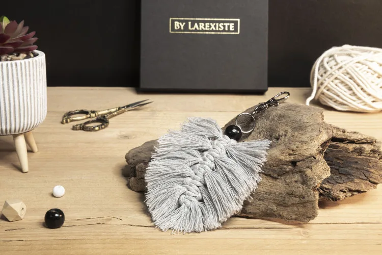 Atelier DIY déco - Porte clé plume en macramé