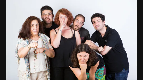 Spectacle improvisé sur gazon frais